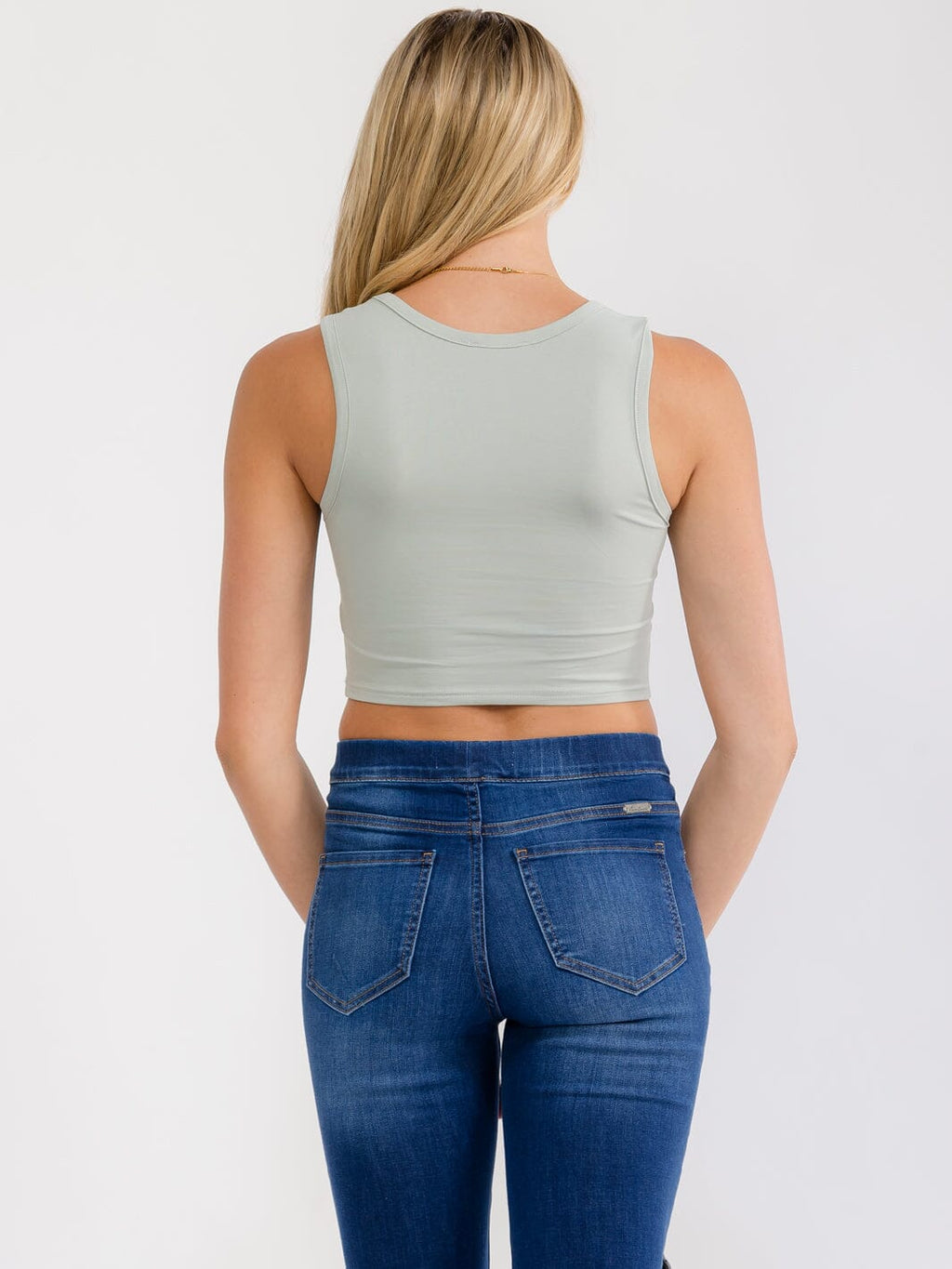 WOMEN'S SLEEVELESS SOLID CROP TANK TOP